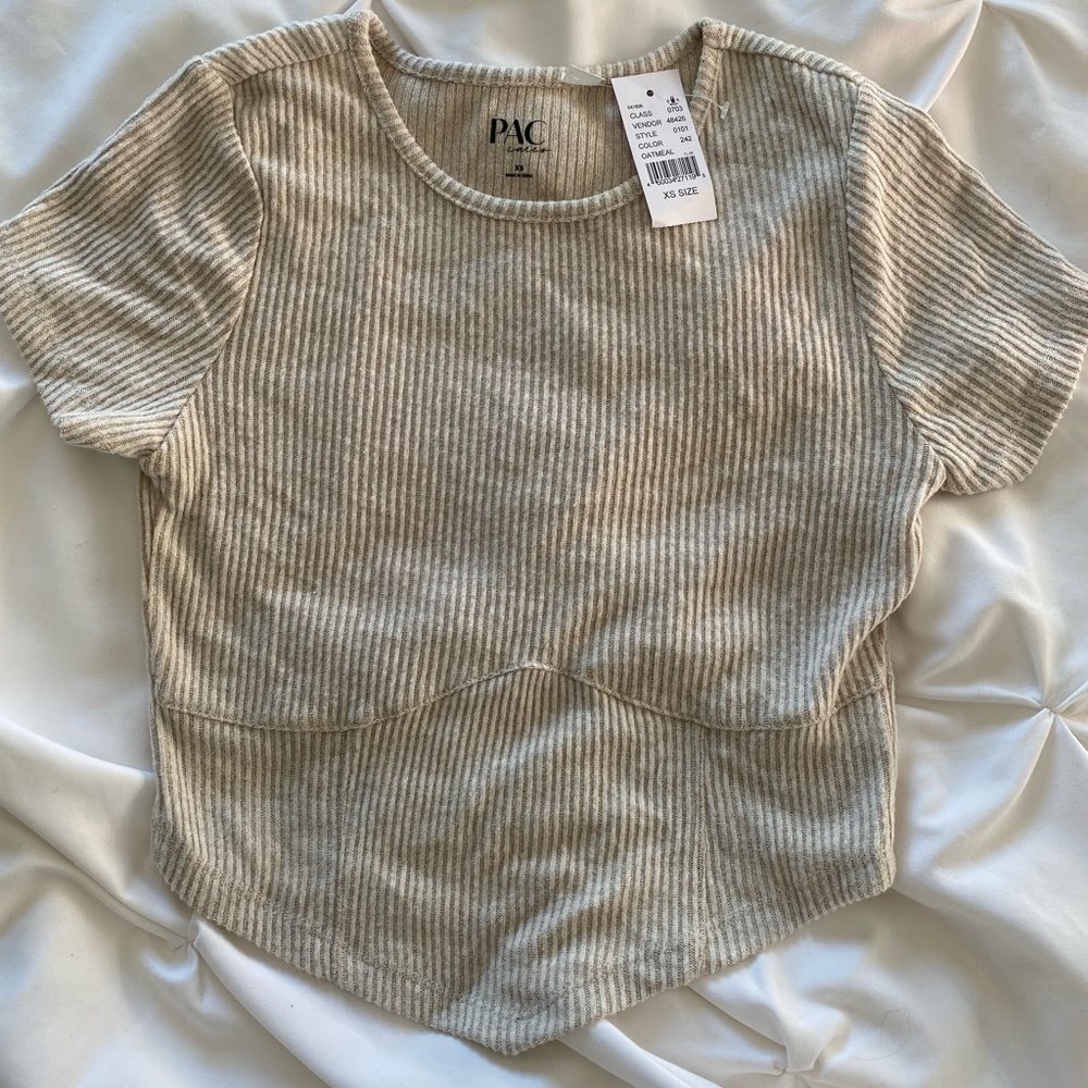 Pac Sun cropped t shirt color: oatmeal in size xs